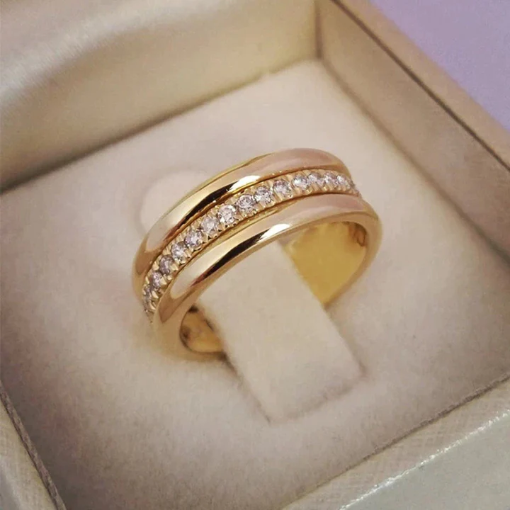 Sarah - Vintage Ring with Framed Zirconia