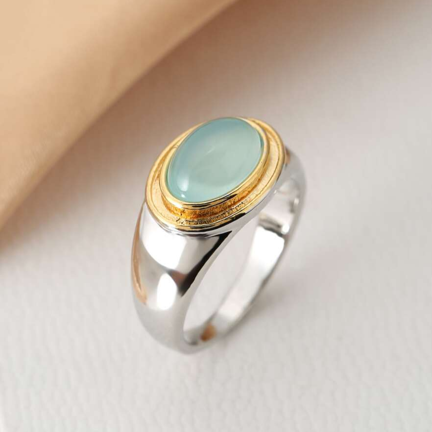 Gabi - Vintage Ring in Green Garnet